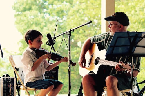 guitar-and-violin-players
